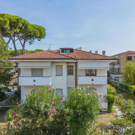 Apartment Dei Fiori By Interhome Lido di Camaiore Eksteriør bilde